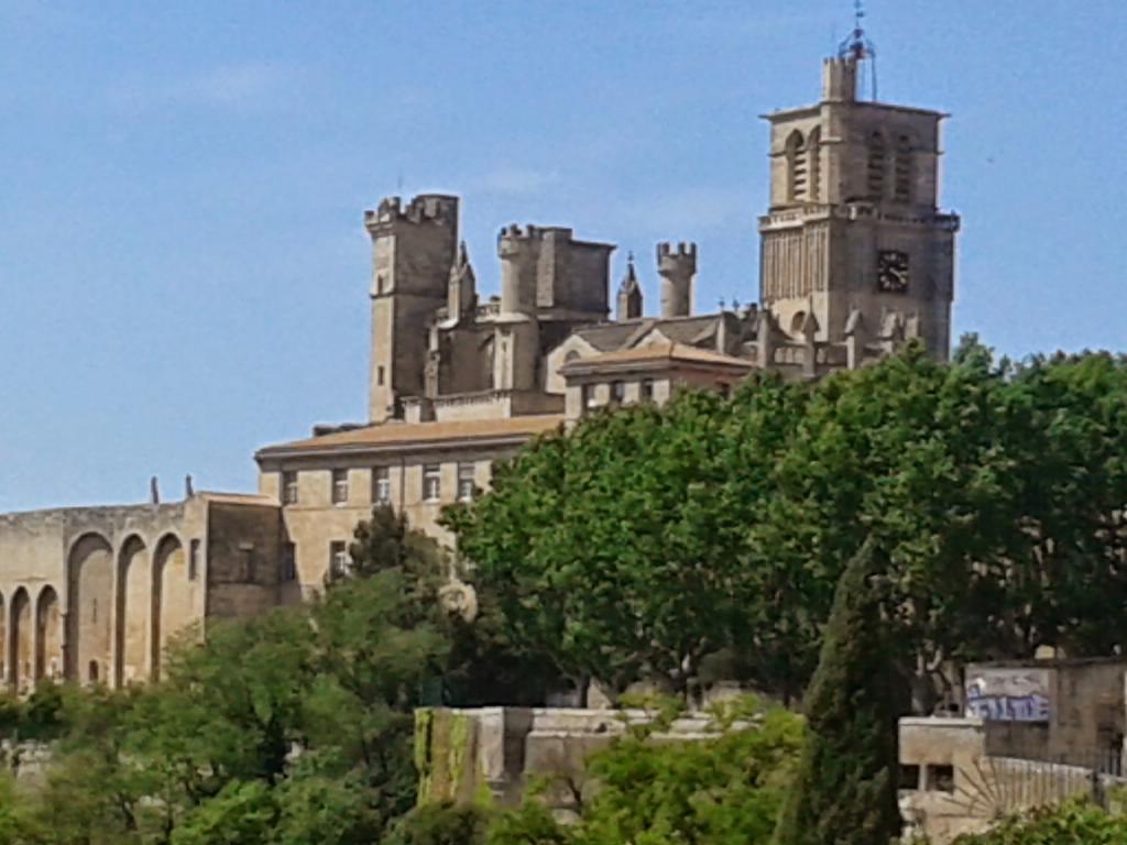Venez Rever Beziers Centre Et Gare Il Y A Plus Cher Mais C Est Moins Bien ภายนอก รูปภาพ